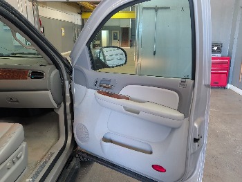 2007 chevrolet suburban ls-1500-4wd with 182367 miles for sale near elk-river, minnesota 106439_32_passenger_door_panel.jpg