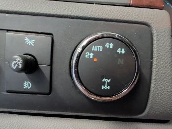 2007 chevrolet suburban ls-1500-4wd with 182367 miles for sale near elk-river, minnesota 106439_38_4x4_switch.jpg