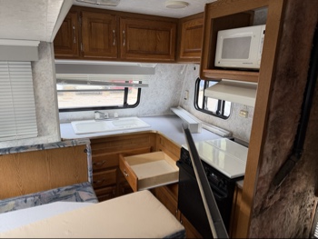 1998 jayco unknown - for sale near elk-river, minnesota 106445_22_driver_seat.jpg