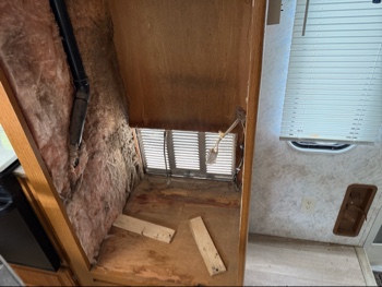 1998 jayco unknown - for sale near elk-river, minnesota 106445_36_steering_wheel.jpg
