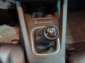 2006 volkswagen jetta with 106136 miles for sale near elk-river, minnesota 106452_41_shifter.jpg