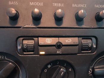 2006 volkswagen jetta with 106136 miles for sale near elk-river, minnesota 106452_42_heated_seat_switches.jpg