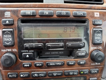 2000 toyota avalon xl with 226788 miles for sale near elk-river, minnesota 106459_39_radio_closeup.jpg
