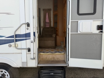 2003 keystone unknown - for sale near elk-river, minnesota 106463_22_driver_seat.jpg