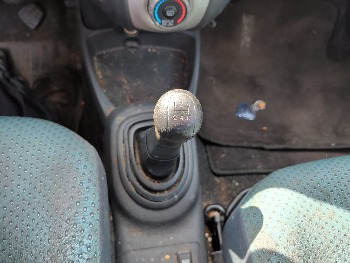 2008 toyota yaris liftback with 125476 miles for sale near elk-river, minnesota 106476_41_shifter.jpg