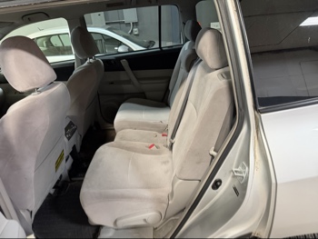 2008 toyota highlander base-4wd with 249077 miles for sale near elk-river, minnesota 106479_24_drv_rear_seat.jpg