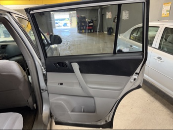 2008 toyota highlander base-4wd with 249077 miles for sale near elk-river, minnesota 106479_30_pass_rear_door_panel.jpg