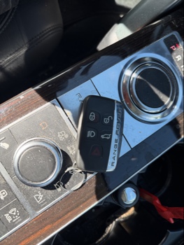 2014 land-rover range-rover 3.0l-v6-supercharged-hse with 167081 miles for sale near elk-river, minnesota 106494_51_keys.jpg