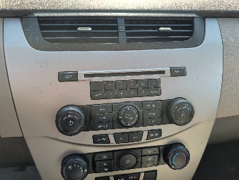 2008 ford focus se-sedan with 205187 miles for sale near elk-river, minnesota 106498_39_radio_closeup.jpg