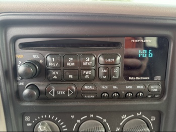 2002 gmc yukon-xl 1500-4wd with 148627 miles for sale near elk-river, minnesota 106511_39_radio_closeup.jpg