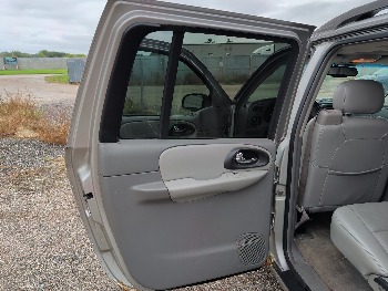 2006 chevrolet trailblazer ext-ls-4wd with 181247 miles for sale near elk-river, minnesota 106513_25_drv_rear_door_panel.jpg