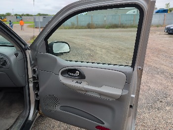 2006 chevrolet trailblazer ext-ls-4wd with 181247 miles for sale near elk-river, minnesota 106513_32_passenger_door_panel.jpg