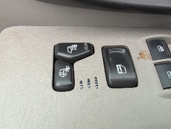 2006 chevrolet trailblazer ext-ls-4wd with 181247 miles for sale near elk-river, minnesota 106513_42_heated_seat_switches.jpg