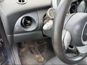 2004 mini cooper base with 208851 miles for sale near elk-river, minnesota 106514_37_left_of_steering_wheel.jpg