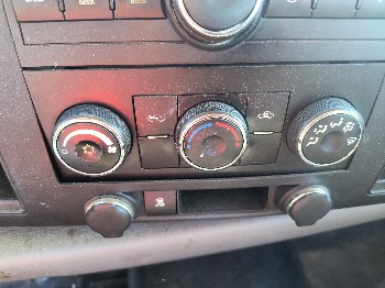 2011 chevrolet silverado-1500 work-truck-4wd with 252641 miles for sale near elk-river, minnesota 106527_40_climate_control.jpg