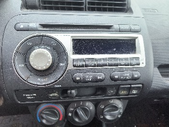 2008 honda fit sport-5-speed-at with 58667 miles for sale near elk-river, minnesota 106540_39_radio_closeup.jpg