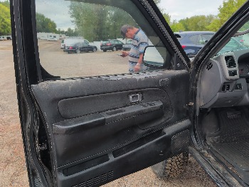 2001 nissan xterra xe-4wd with 205423 miles for sale near elk-river, minnesota 106546_23_driver_door_panel.jpg