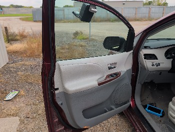 2011 toyota sienna limited-7-pass-v6 with 217246 miles for sale near elk-river, minnesota 106553_23_driver_door_panel.jpg