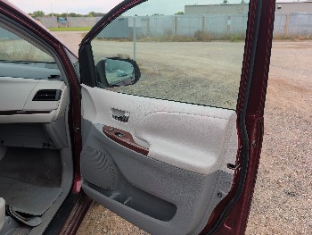 2011 toyota sienna limited-7-pass-v6 with 217246 miles for sale near elk-river, minnesota 106553_32_passenger_door_panel.jpg