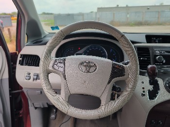 2011 toyota sienna limited-7-pass-v6 with 217246 miles for sale near elk-river, minnesota 106553_33_dash_from_driver.jpg