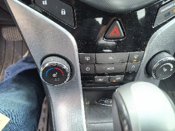 2011 chevrolet cruze ltz with 157761 miles for sale near elk-river, minnesota 106554_40_climate_control.jpg