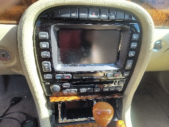 2005 jaguar xj-series xj8l with 123017 miles for sale near elk-river, minnesota 106564_39_radio_closeup.jpg