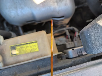 2006 toyota sienna le-7-passenger with 274406 miles for sale near elk-river, minnesota 106567_50_oil_dipstick.jpg