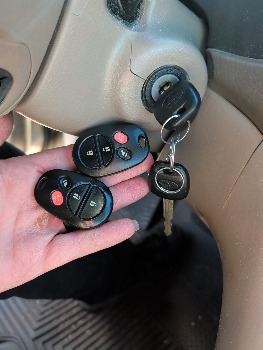 2006 toyota sienna le-7-passenger with 274406 miles for sale near elk-river, minnesota 106567_51_keys.jpg