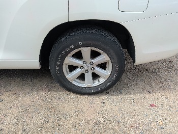 2008 toyota highlander base-4wd with 296754 miles for sale near elk-river, minnesota 106570_13_rear_drv_wheel.jpg
