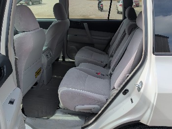 2008 toyota highlander base-4wd with 296754 miles for sale near elk-river, minnesota 106570_24_drv_rear_seat.jpg