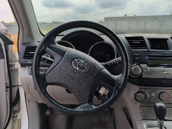 2008 toyota highlander base-4wd with 296754 miles for sale near elk-river, minnesota 106570_33_dash_from_driver.jpg