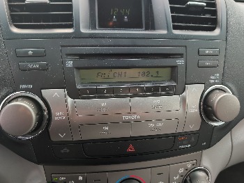 2008 toyota highlander base-4wd with 296754 miles for sale near elk-river, minnesota 106570_39_radio_closeup.jpg