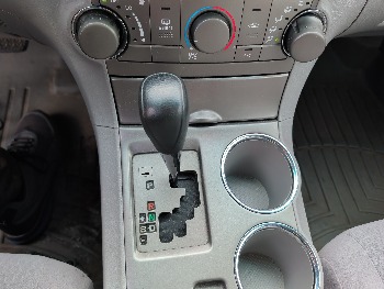 2008 toyota highlander base-4wd with 296754 miles for sale near elk-river, minnesota 106570_41_shifter.jpg