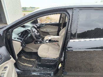 2017 ford escape se-4wd with 175150 miles for sale near Elk River, Minnesota 106576_22_driver_seat.jpg
