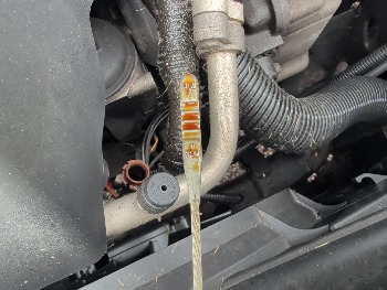 2006 saturn ion with 93338 miles for sale near Elk River, Minnesota 106579_50_oil_dipstick.jpg