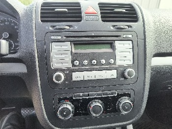 2010 volkswagen jetta s-pzev with 147137 miles for sale near Elk River, Minnesota 106585_39_radio_closeup.jpg