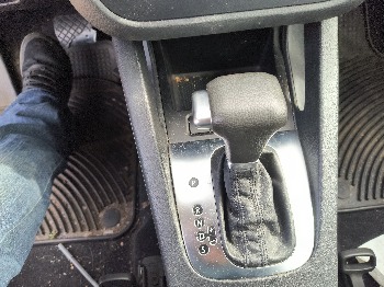 2010 volkswagen jetta s-pzev with 147137 miles for sale near Elk River, Minnesota 106585_41_shifter.jpg