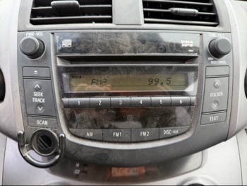 2007 toyota rav4 base-i4-2wd with 291949 miles for sale near Elk River, Minnesota 106586_39_radio_closeup.jpg