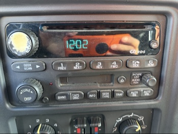 2003 chevrolet tahoe 4wd with 168168 miles for sale near Elk River, Minnesota 106589_39_radio_closeup.jpg