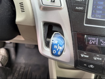 2014 toyota prius-v three with 202610 miles for sale near Elk River, Minnesota 106593_41_shifter.jpg