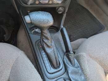 2004 pontiac grand-am se1-sedan with 91565 miles for sale near Elk River, Minnesota 106619_41_shifter.jpg