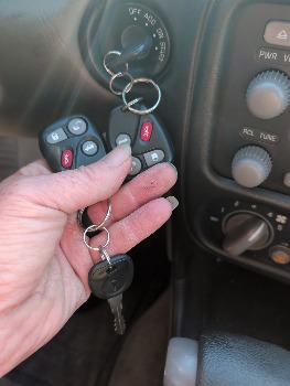 2004 pontiac grand-am se1-sedan with 91565 miles for sale near Elk River, Minnesota 106619_51_keys.jpg