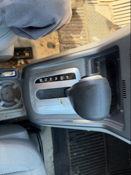 2009 saturn vue-green-line-hybrid fwd with 81619 miles for sale near Elk River, Minnesota 106620_41_shifter.jpg