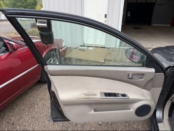 2005 nissan altima 2.5 with 177729 miles for sale near Elk River, Minnesota 106623_23_driver_door_panel.jpg