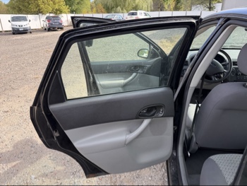 2006 ford focus zx4-s with 155179 miles for sale near Elk River, Minnesota 106630_25_drv_rear_door_panel.jpg