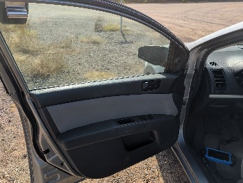 2011 nissan sentra 2.0 with 128752 miles for sale near Elk River, Minnesota 106636_23_driver_door_panel.jpg