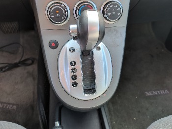 2011 nissan sentra 2.0 with 128752 miles for sale near Elk River, Minnesota 106636_41_shifter.jpg