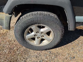 1998 jeep cherokee sport-4-door-4wd with 185611 miles for sale near Elk River, Minnesota 106637_12_drv_front_wheel.jpg