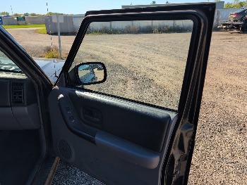 1998 jeep cherokee sport-4-door-4wd with 185611 miles for sale near Elk River, Minnesota 106637_32_passenger_door_panel.jpg