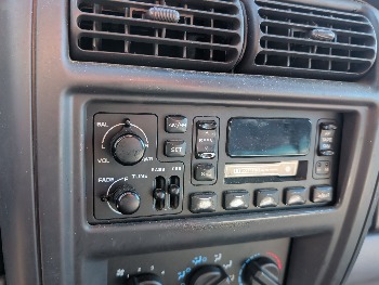 1998 jeep cherokee sport-4-door-4wd with 185611 miles for sale near Elk River, Minnesota 106637_39_radio_closeup.jpg